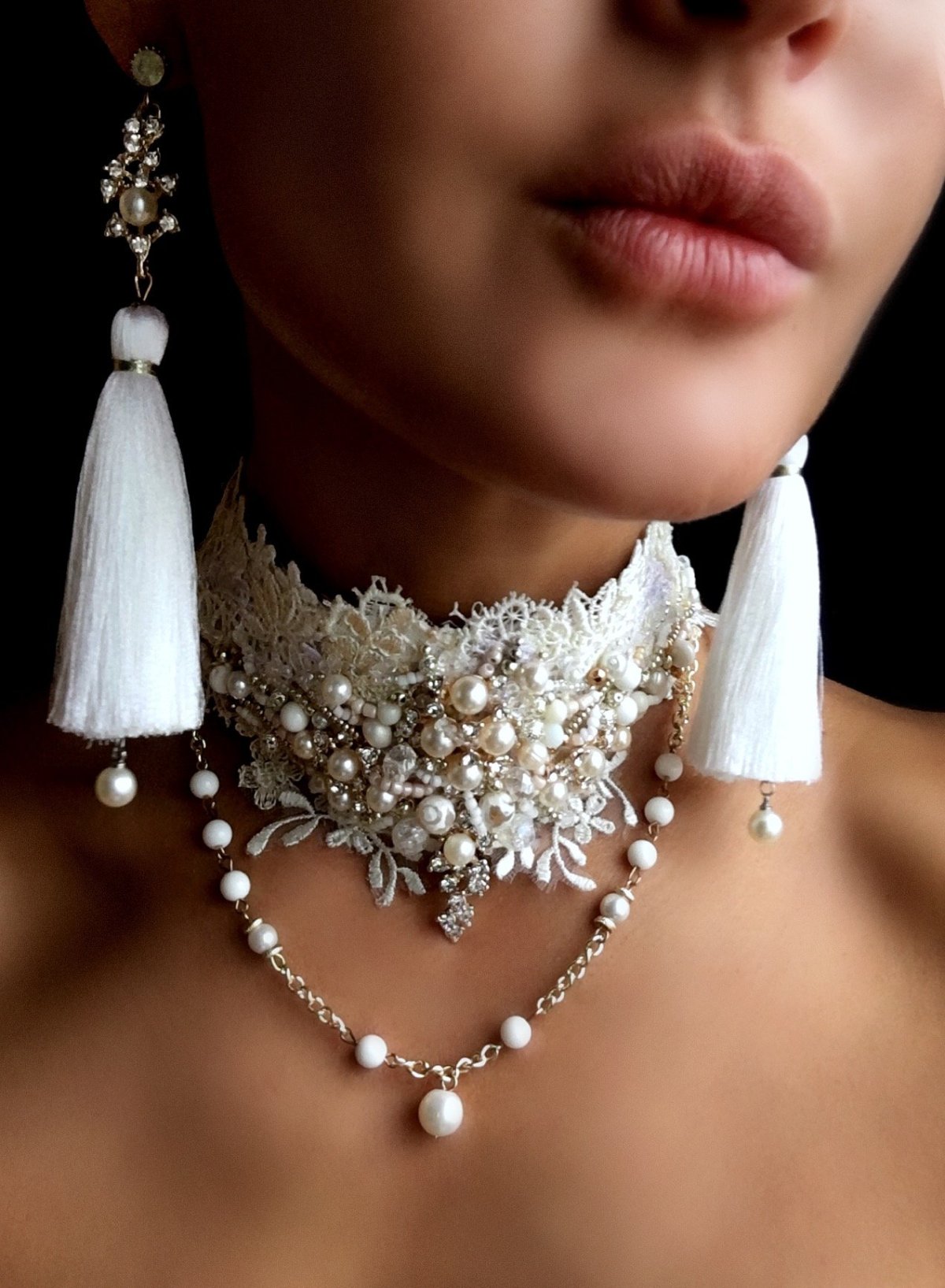 Белое платье с бусинами