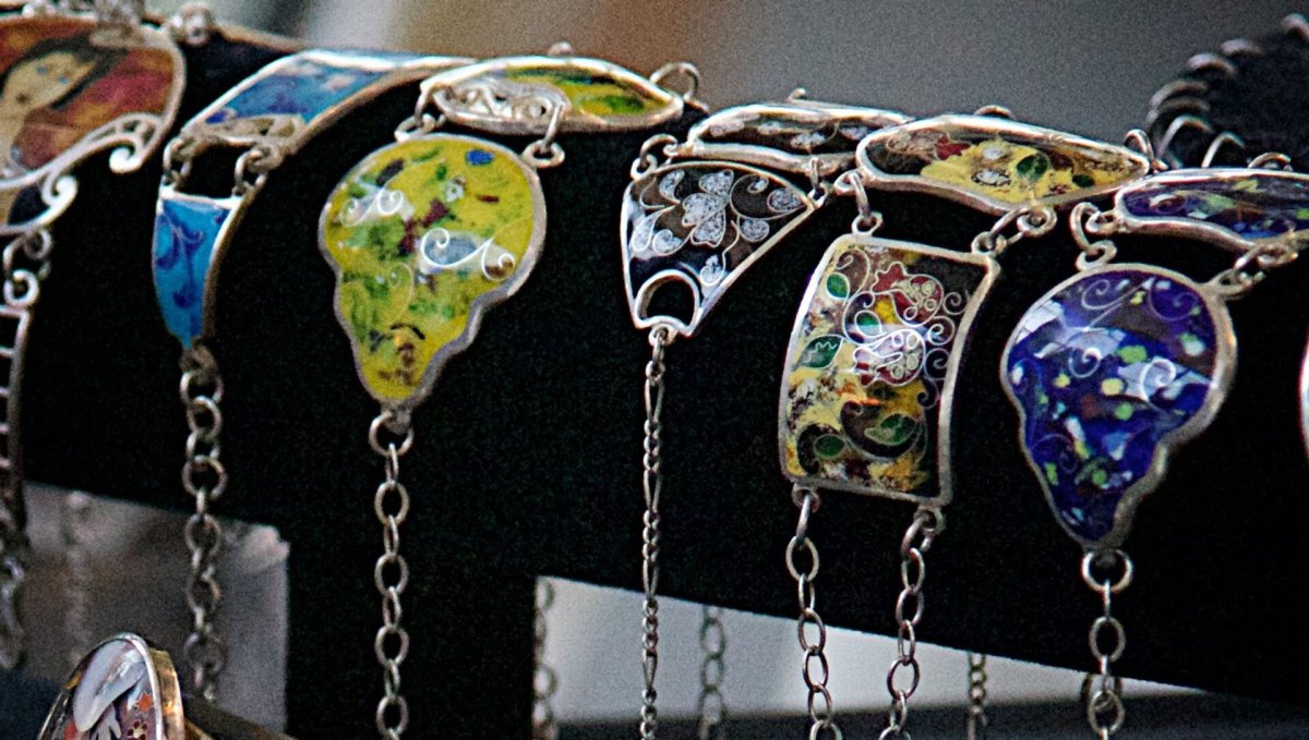 Популярные украшения прикладного искусства