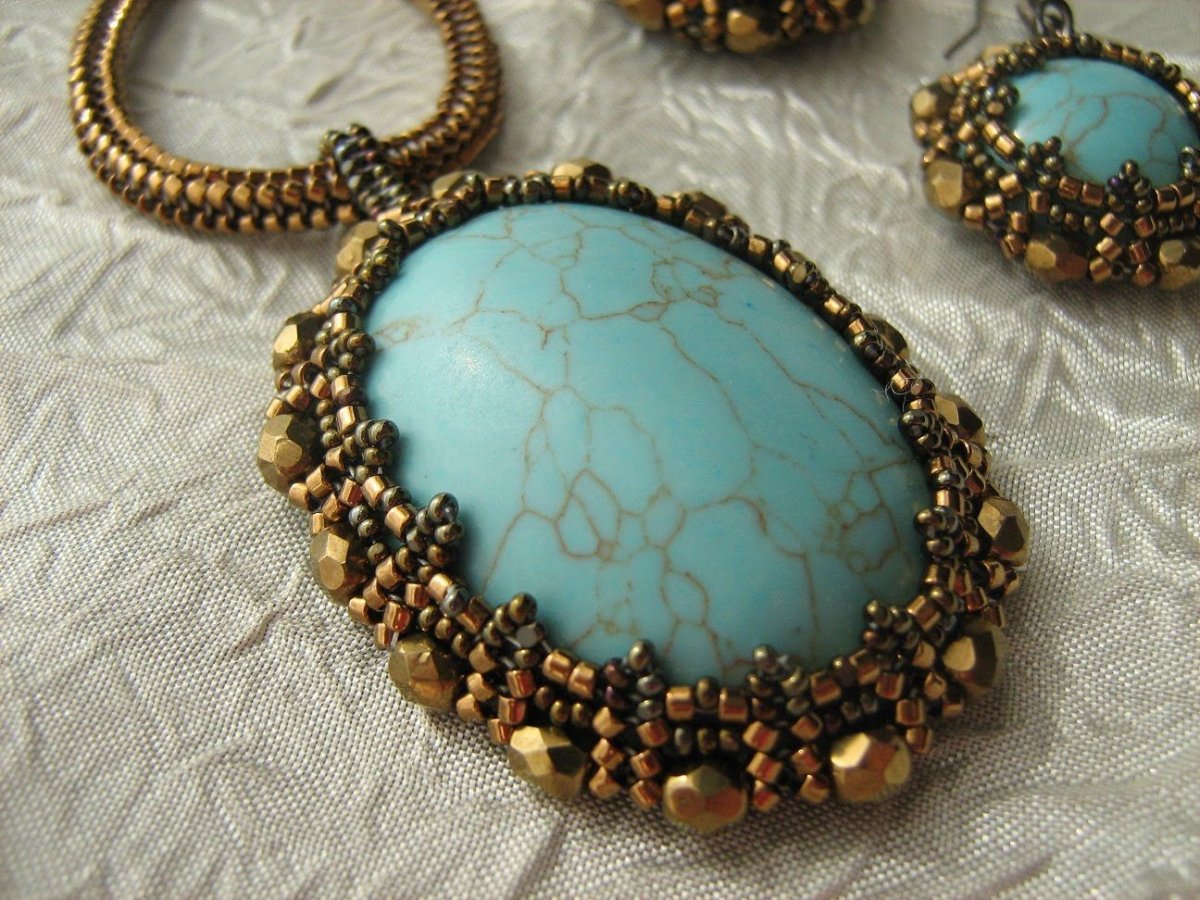 Кабошоны в бисере