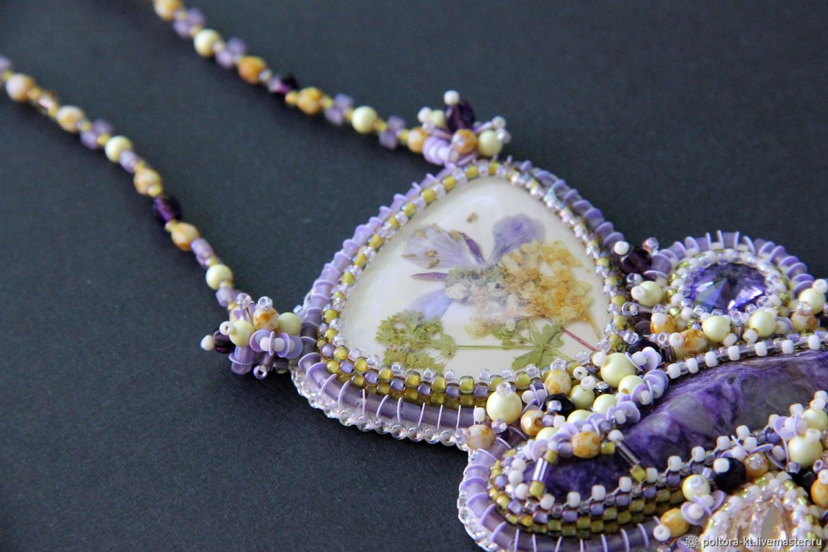 Украшения с кабошоном и бисером