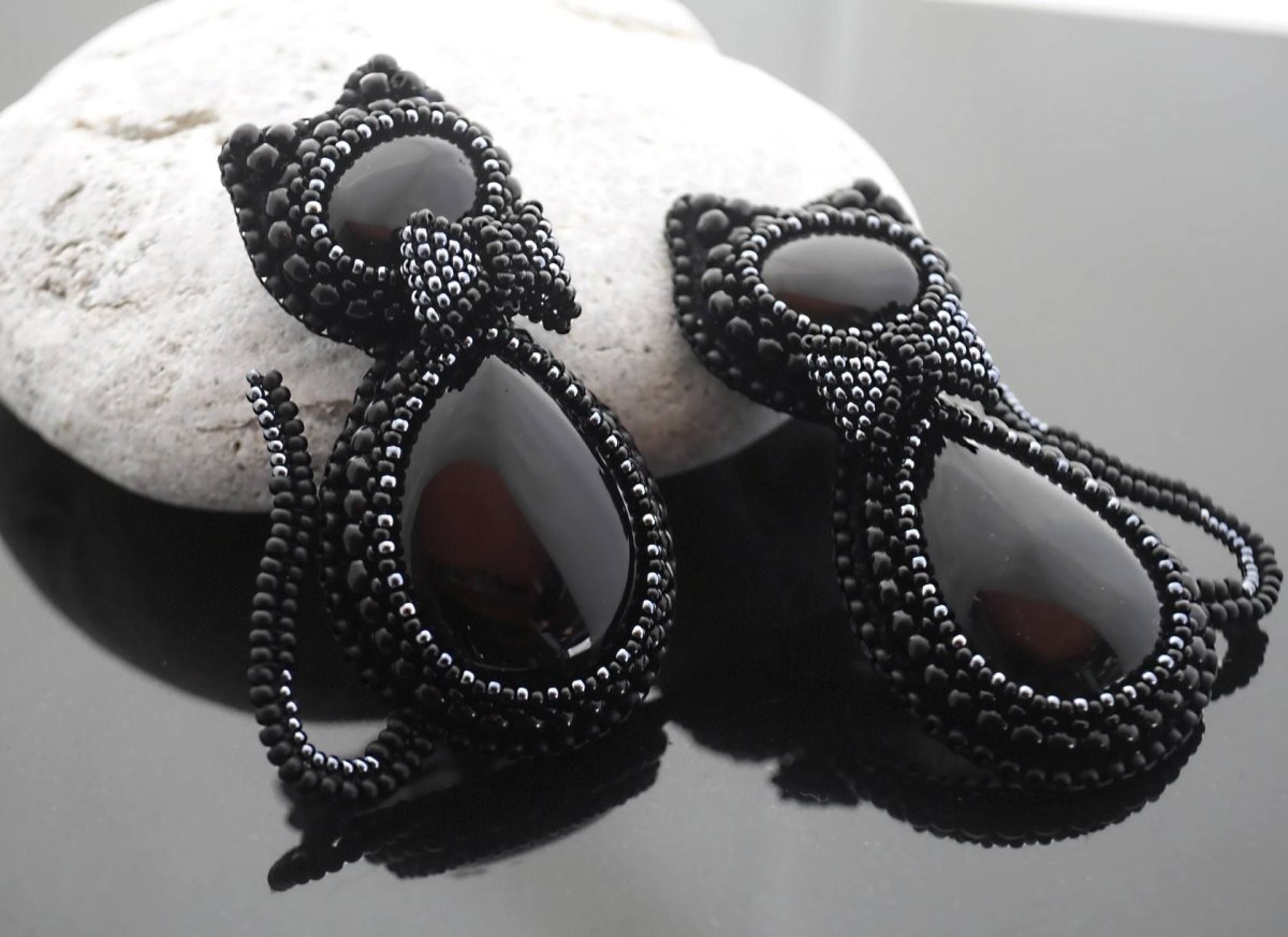 Украшения с чёрным кабошоном