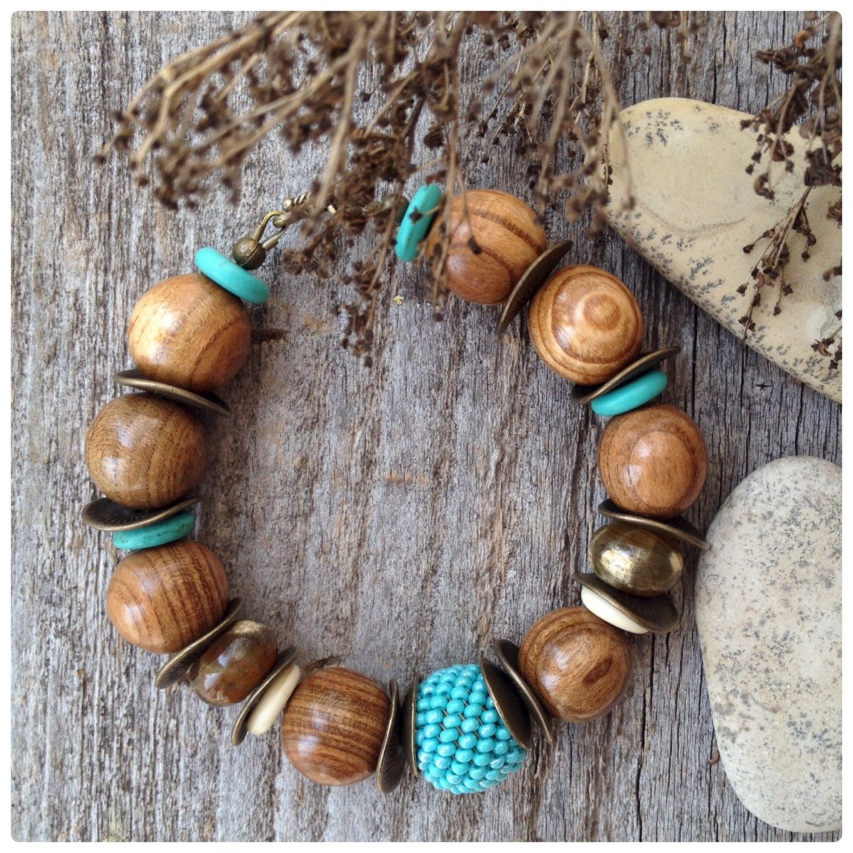 Деревянные бусы браслет