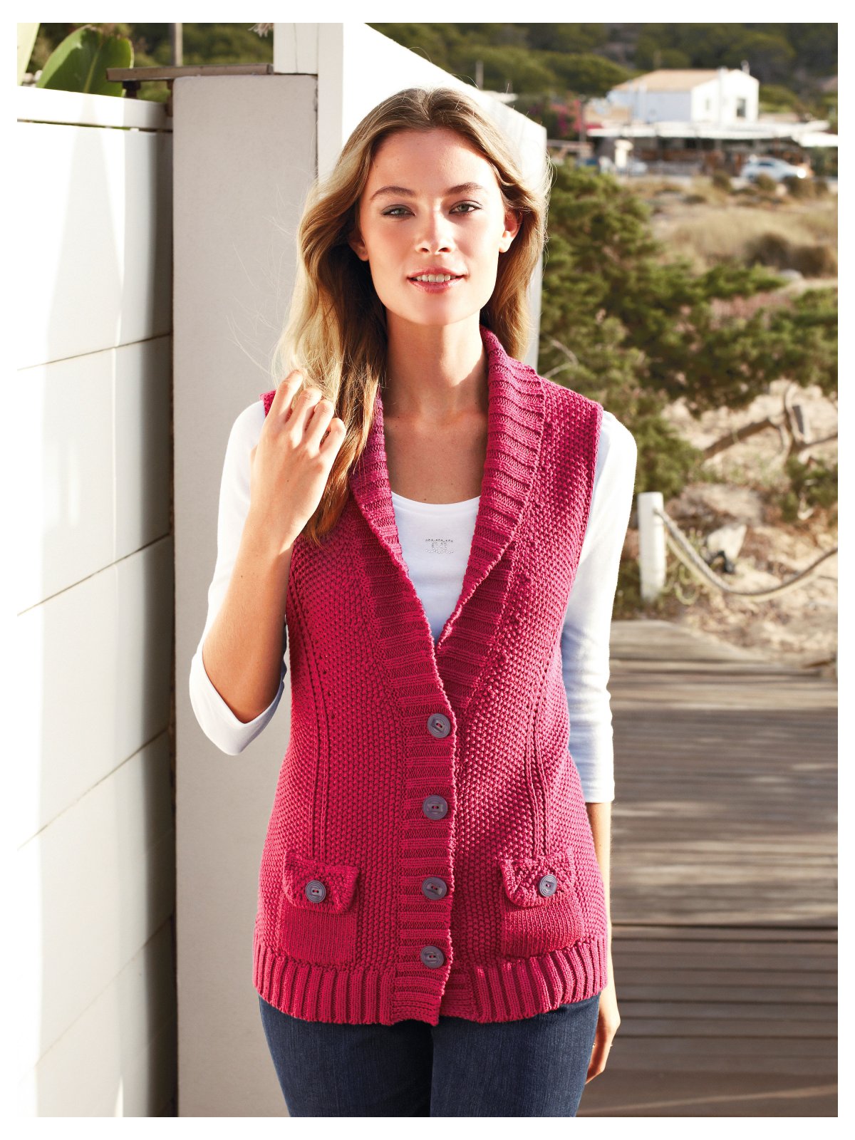 Трендовые безрукавки вязаные