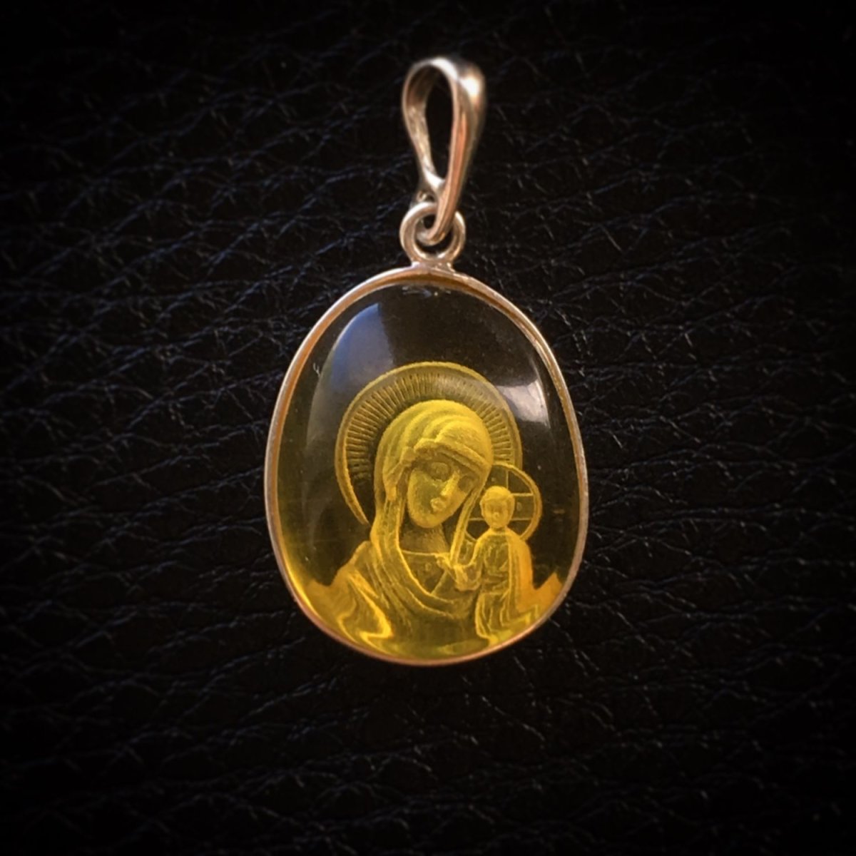 Нательная икона Казанская Божья Матерь серебро