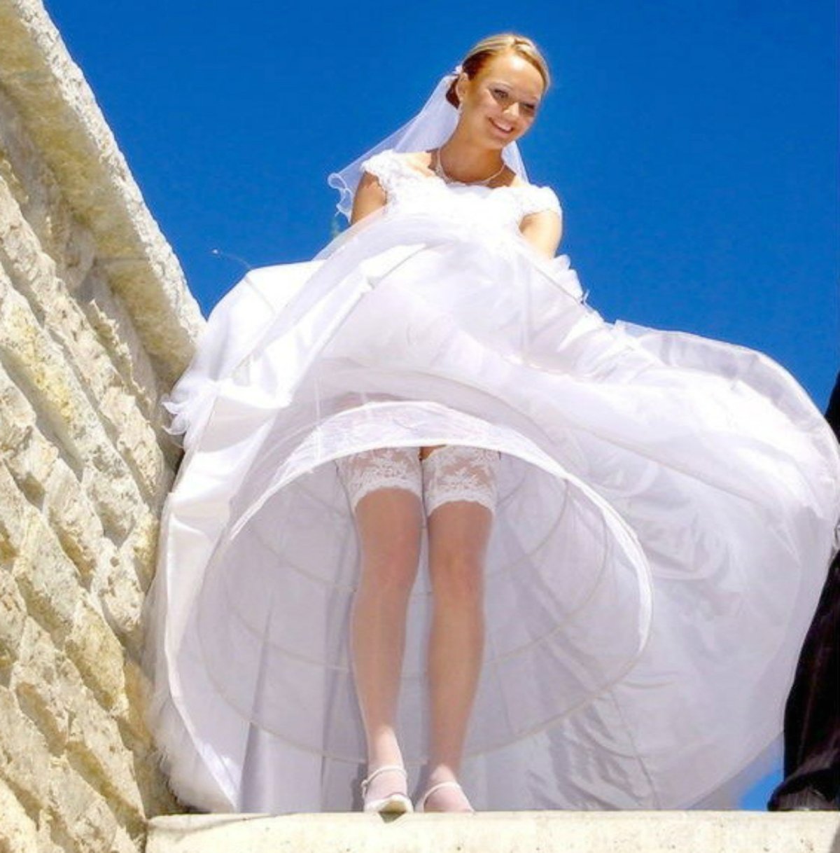 Фото невесты со спины