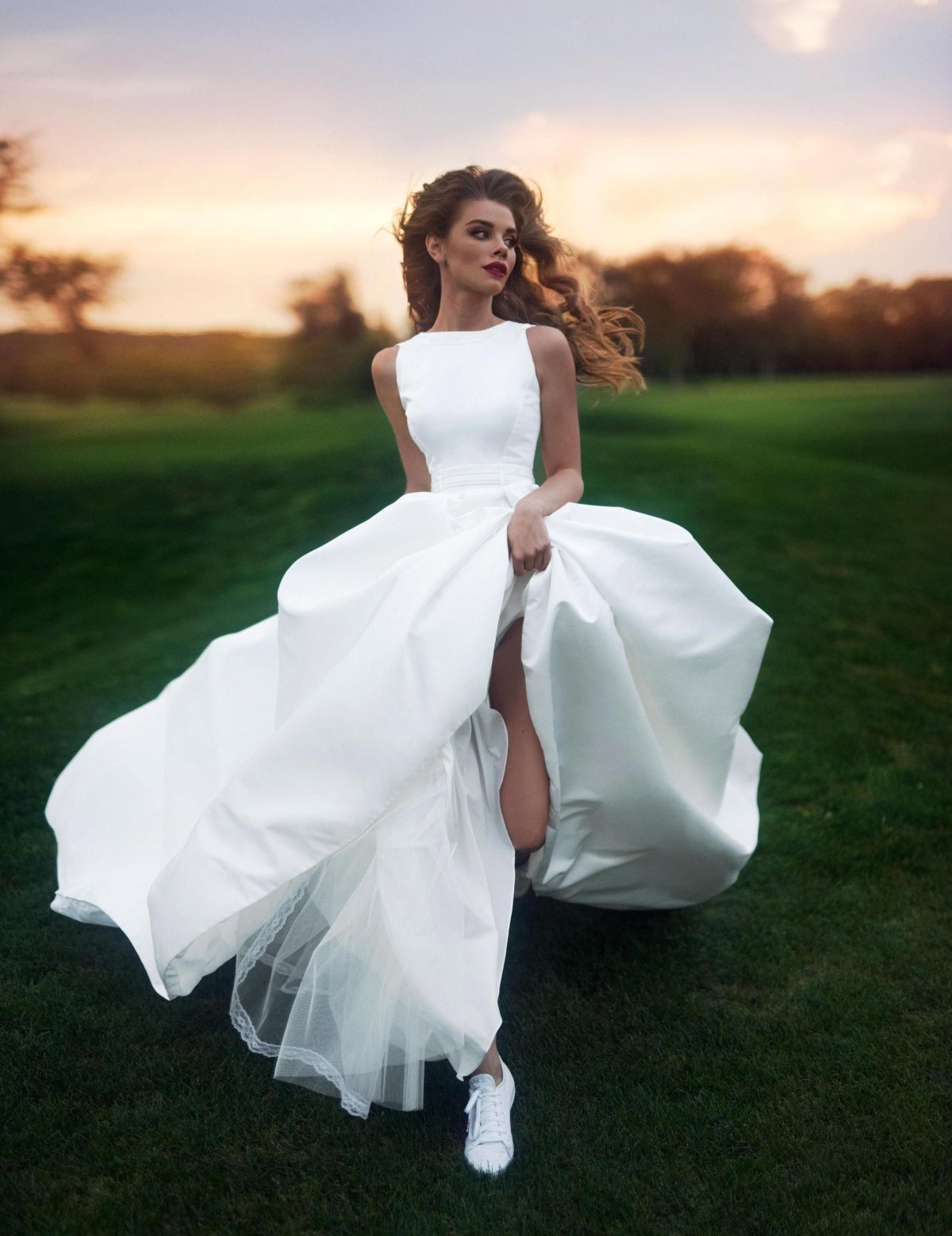 Скромное свадебное платье