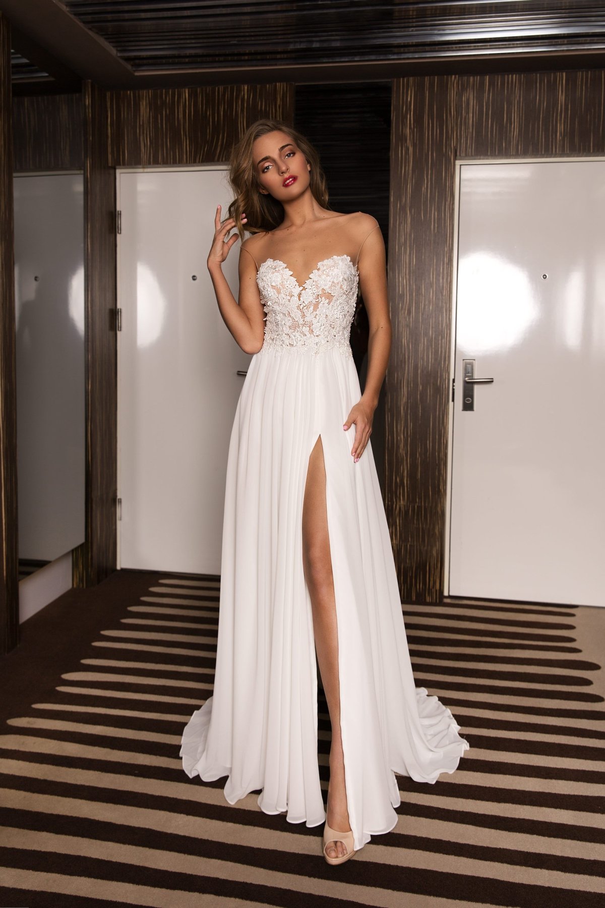 Свадебное платье с разрезом