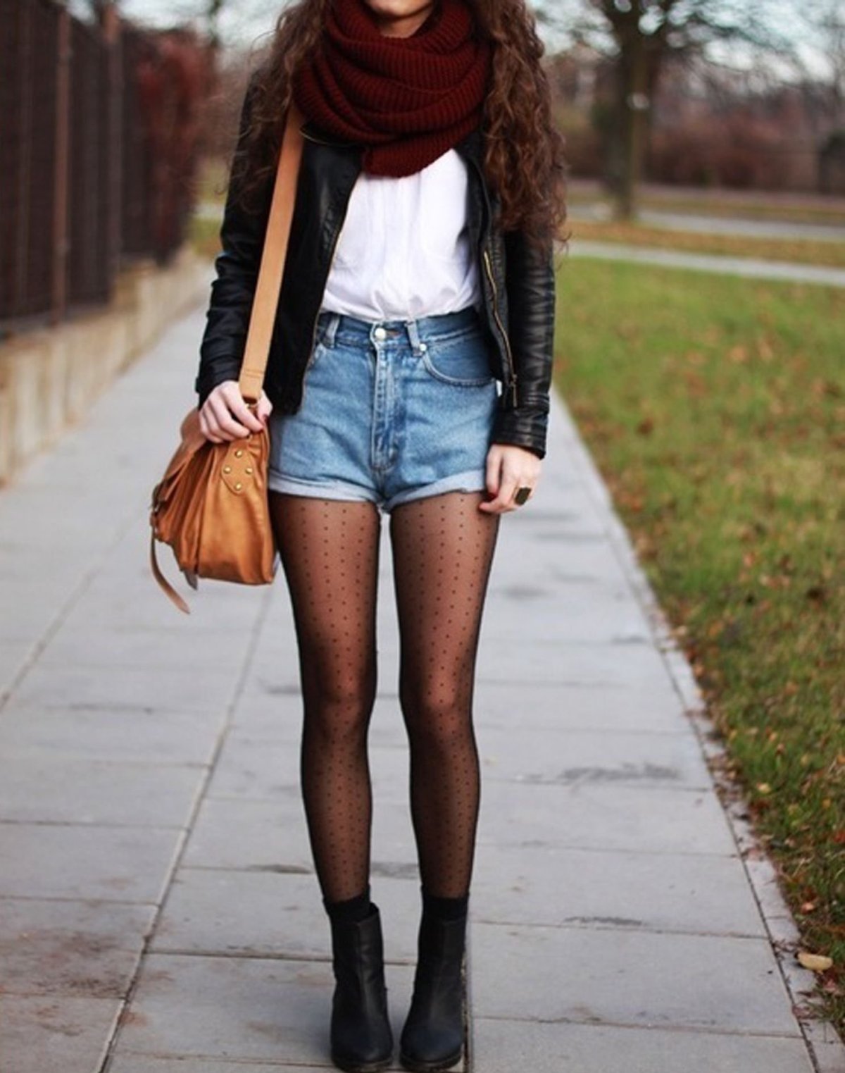 Образ с кожаными шортами