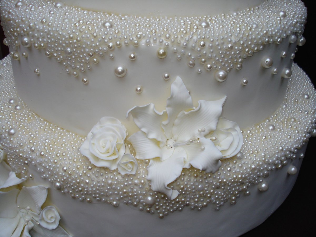 Свадебный торт с жемчугом