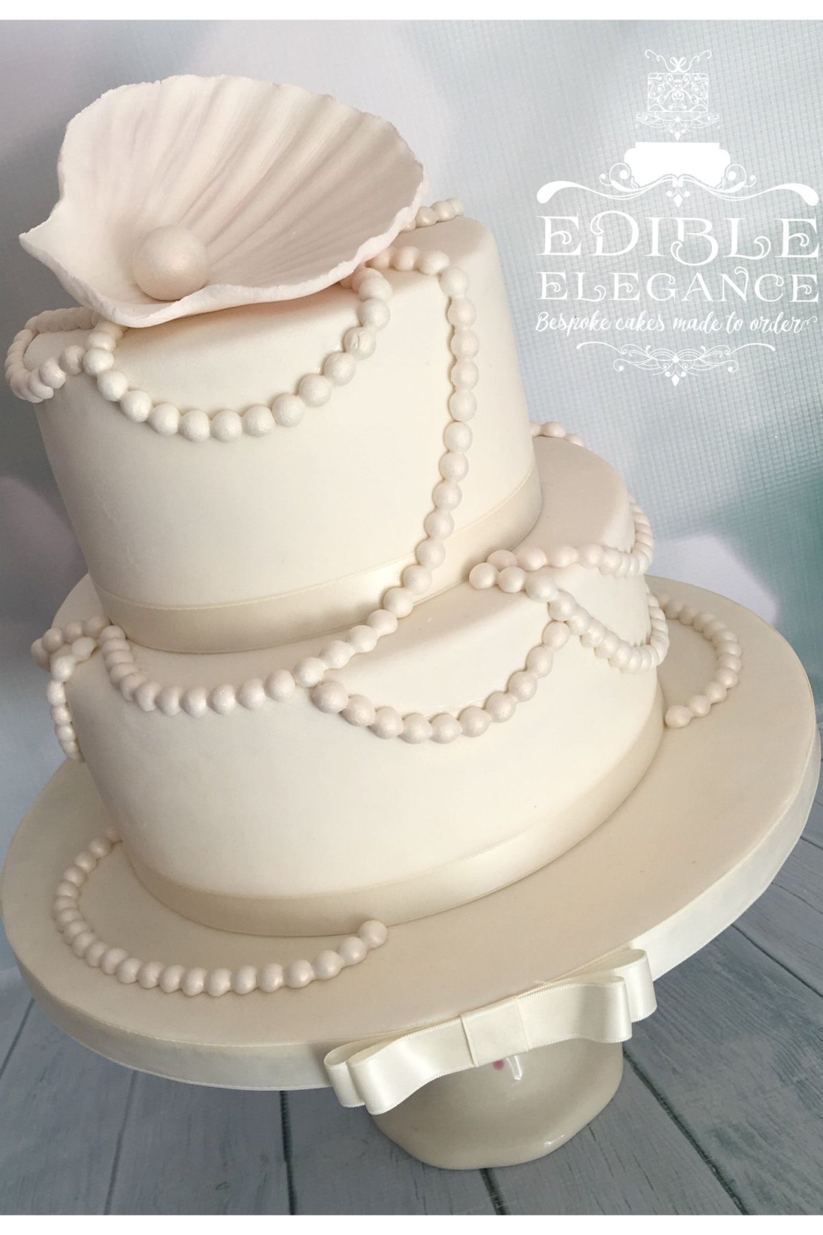 Свадебный торт с жемчугом