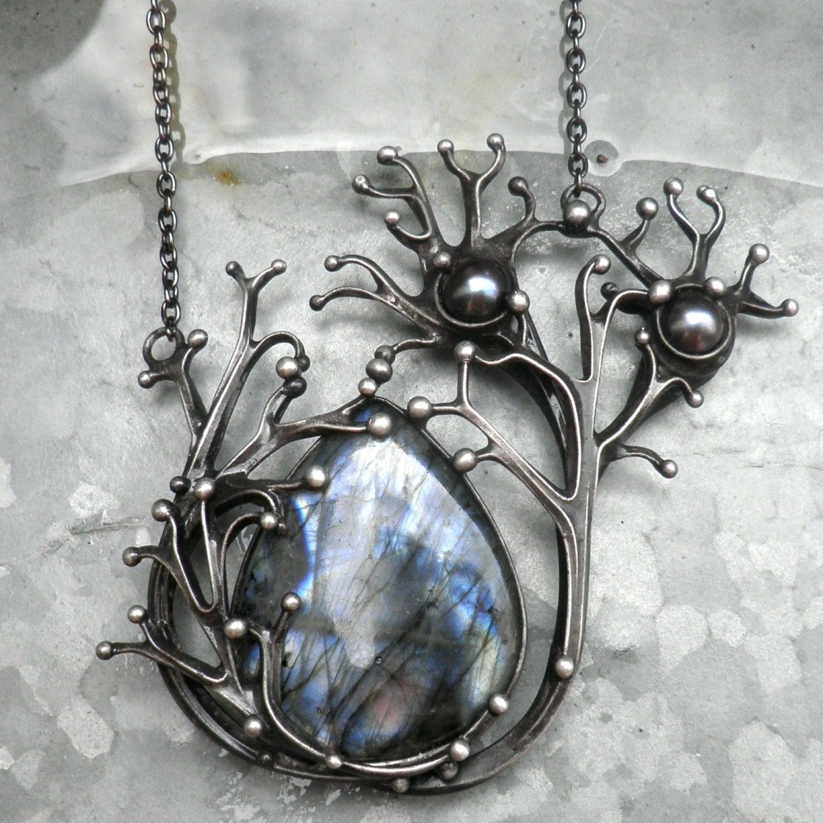 Массивные браслеты из серебра женские