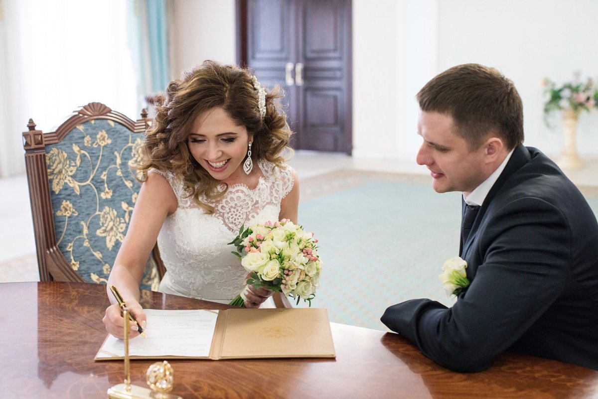 Прическа на регистрацию брака