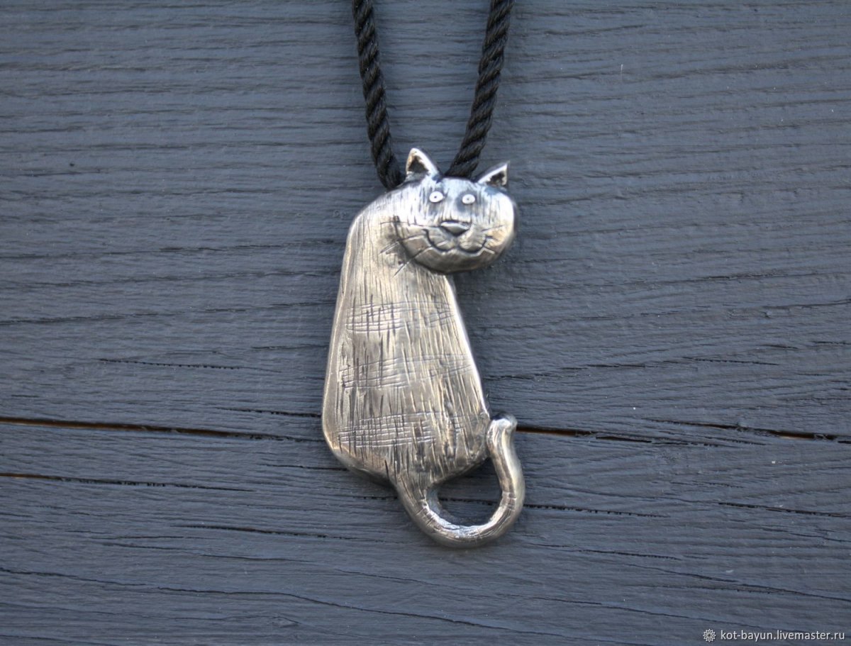 Кулон в виде кота