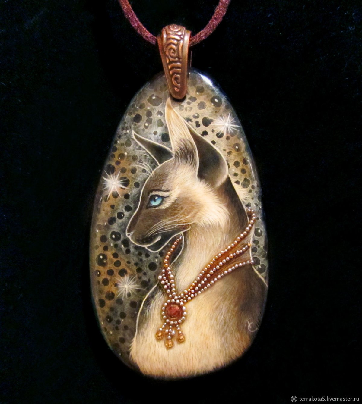 Украшения с изображением животных