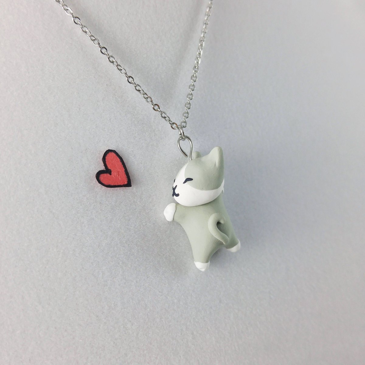 Кулон из полимерной глины животных