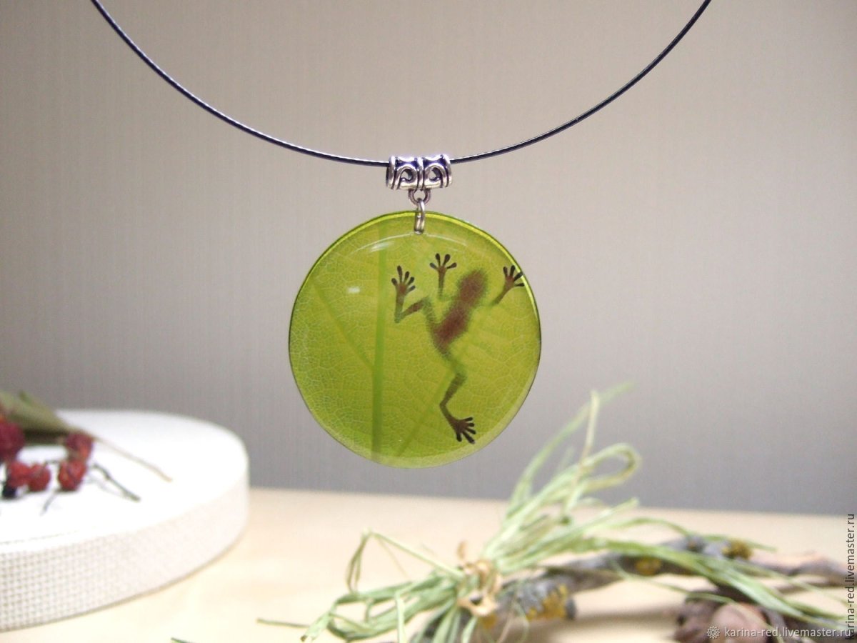 Серьги и кулоны из эпоксидной смолы