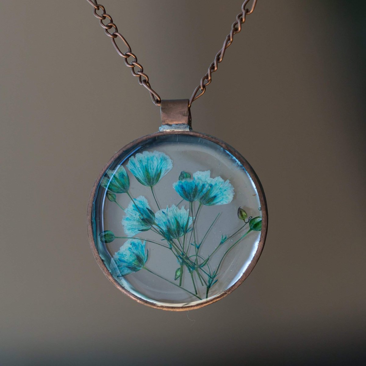 Брелок из дерева и смолы