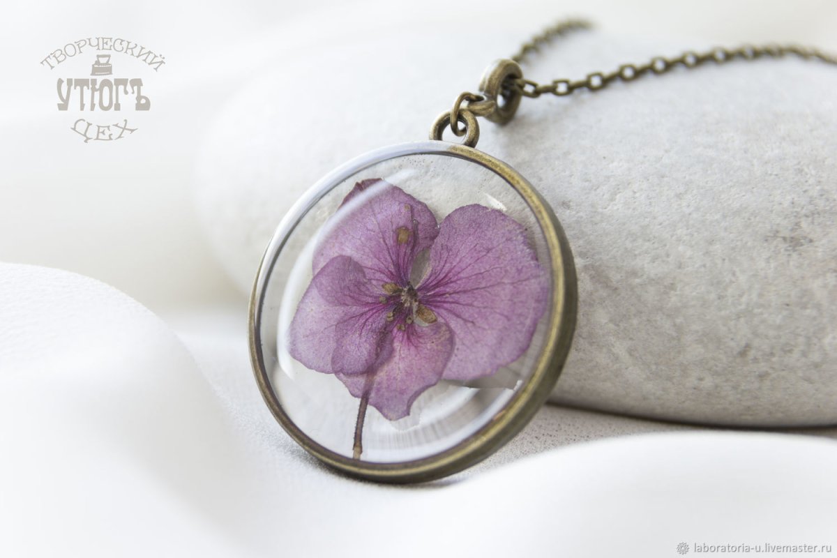 Мужские кулоны из эпоксидной смолы