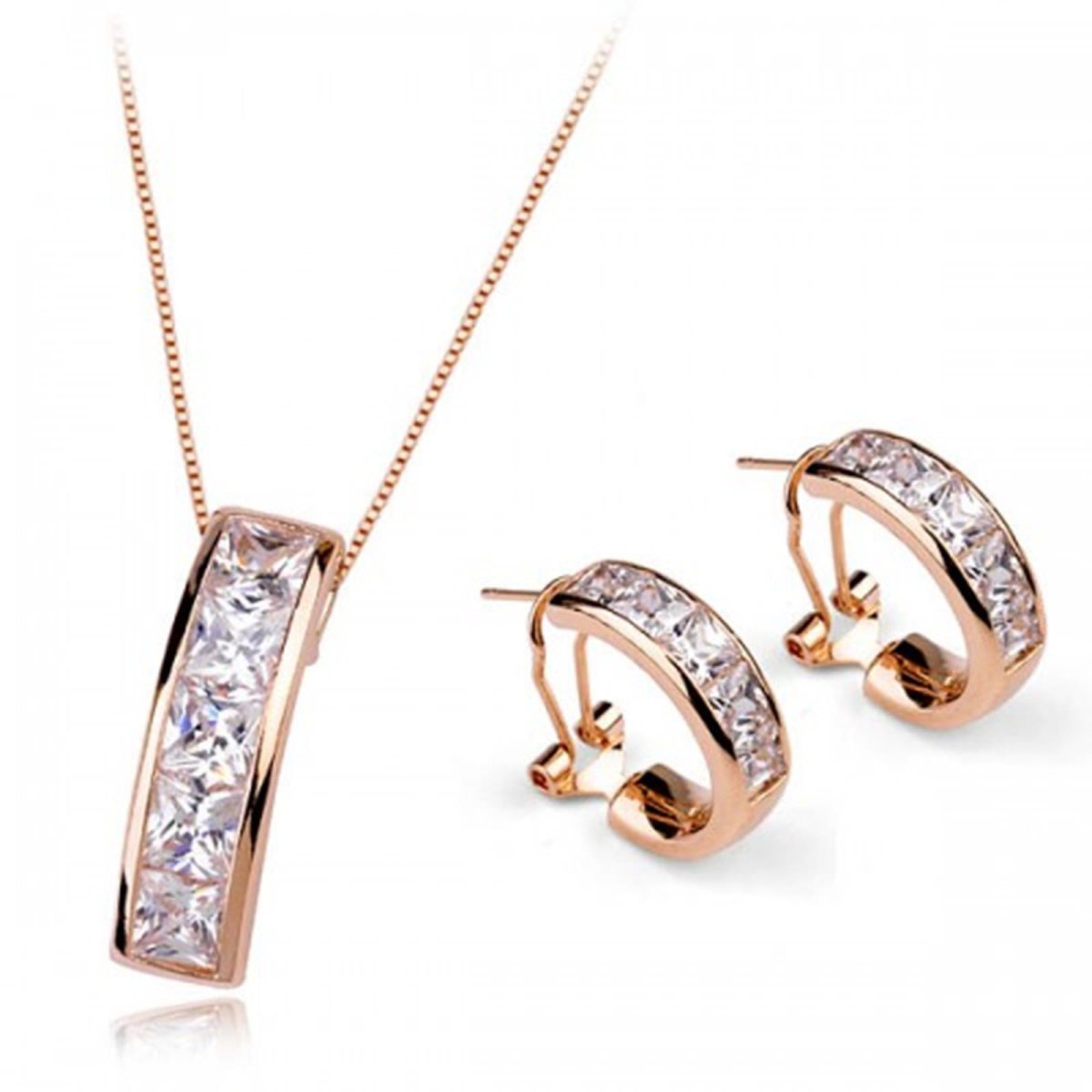 Ювелирные украшения на девушке