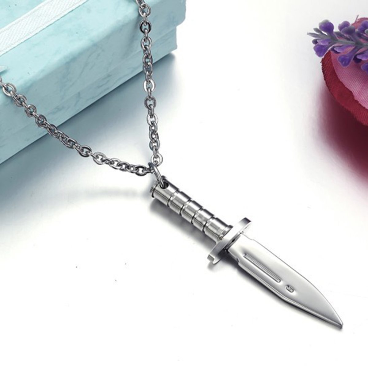 Подвеска в виде ножа