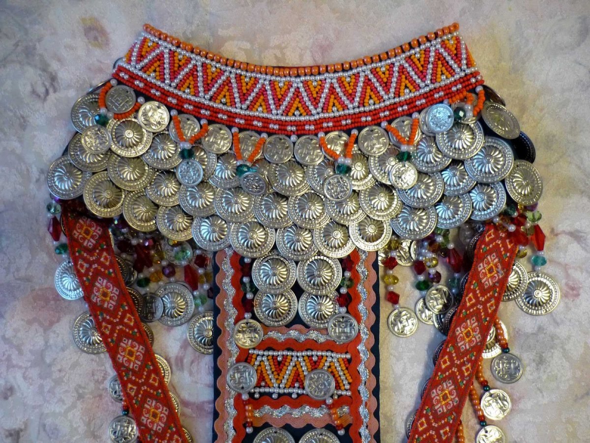 Национальные украшения