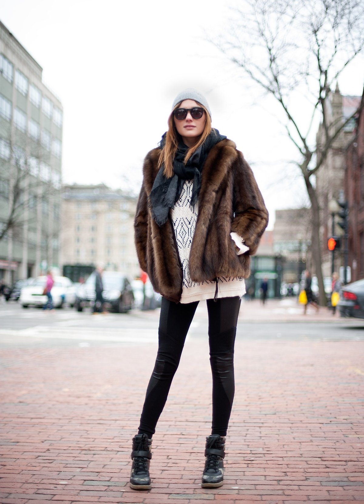 Алина Акилова в шубе