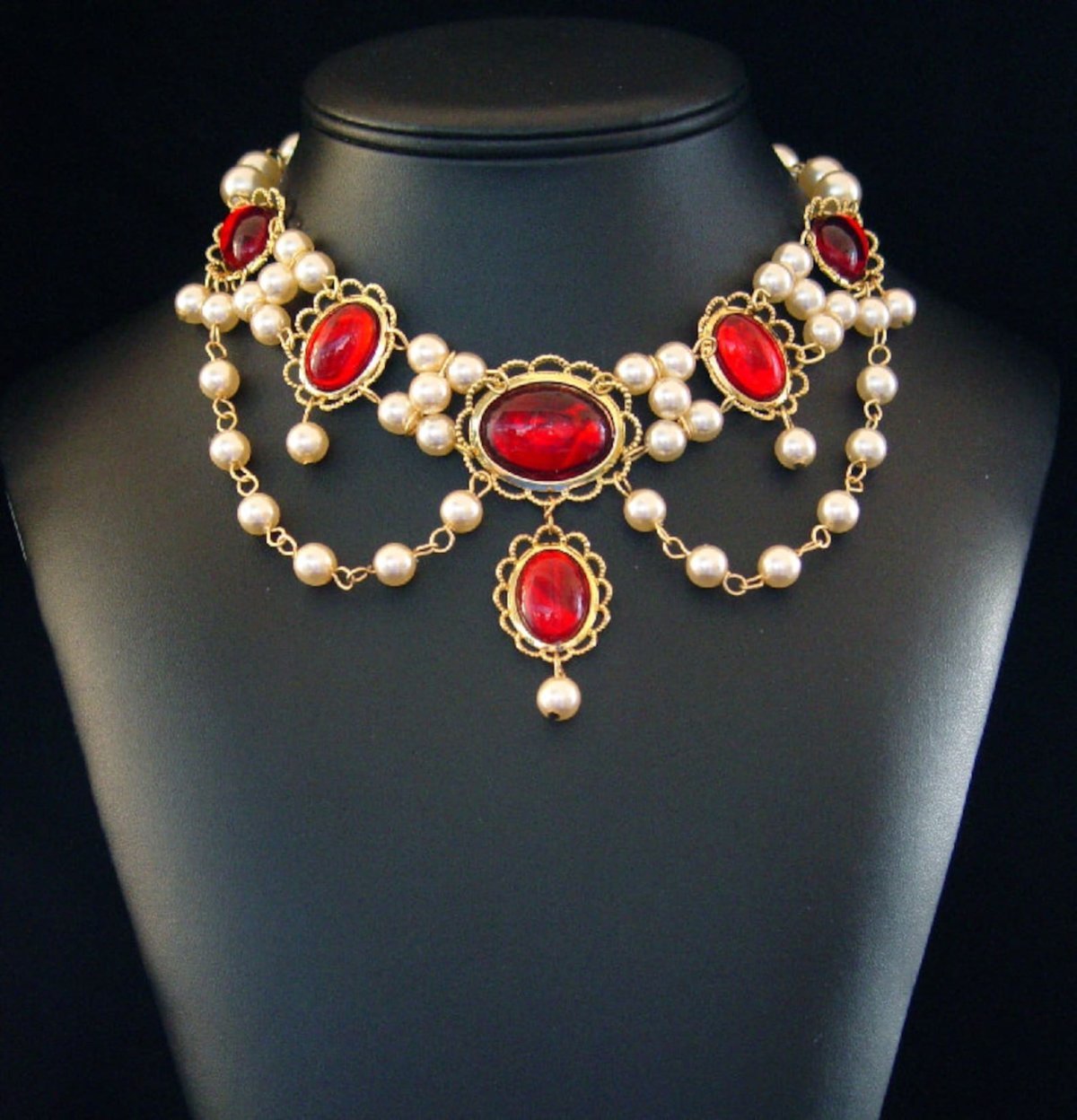 Средневековые женские украшения