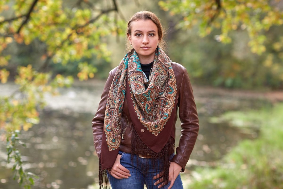 Павлопосадский платок в лунном свете