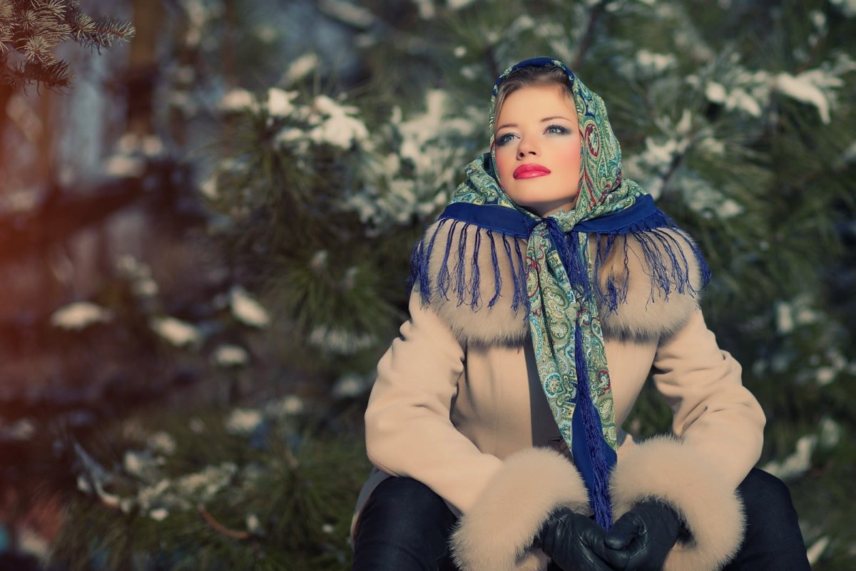 Женщина в платке