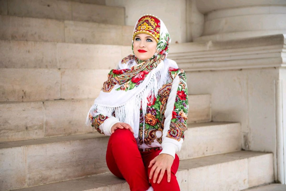 Платок в русском народном стиле