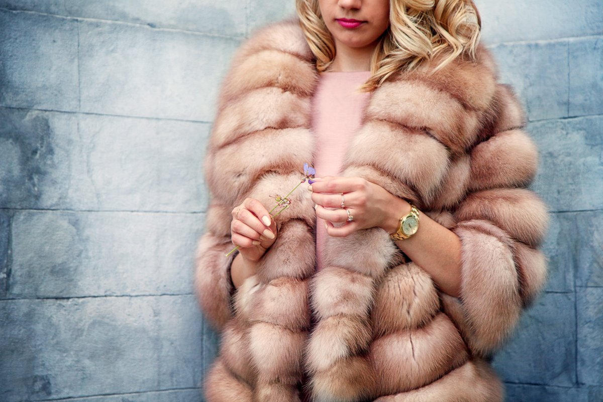 Блондинка в соболях