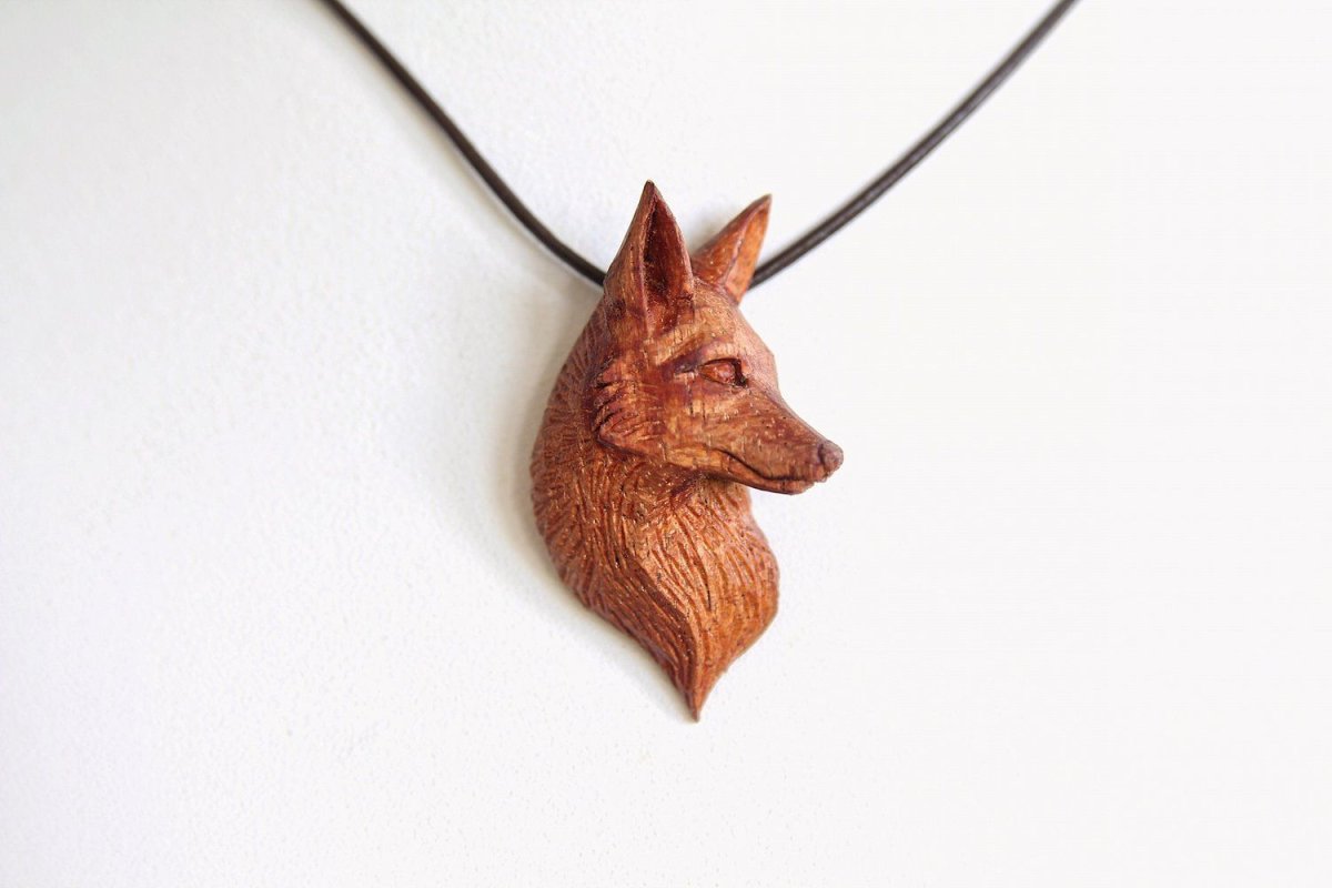 Подвески из дерева