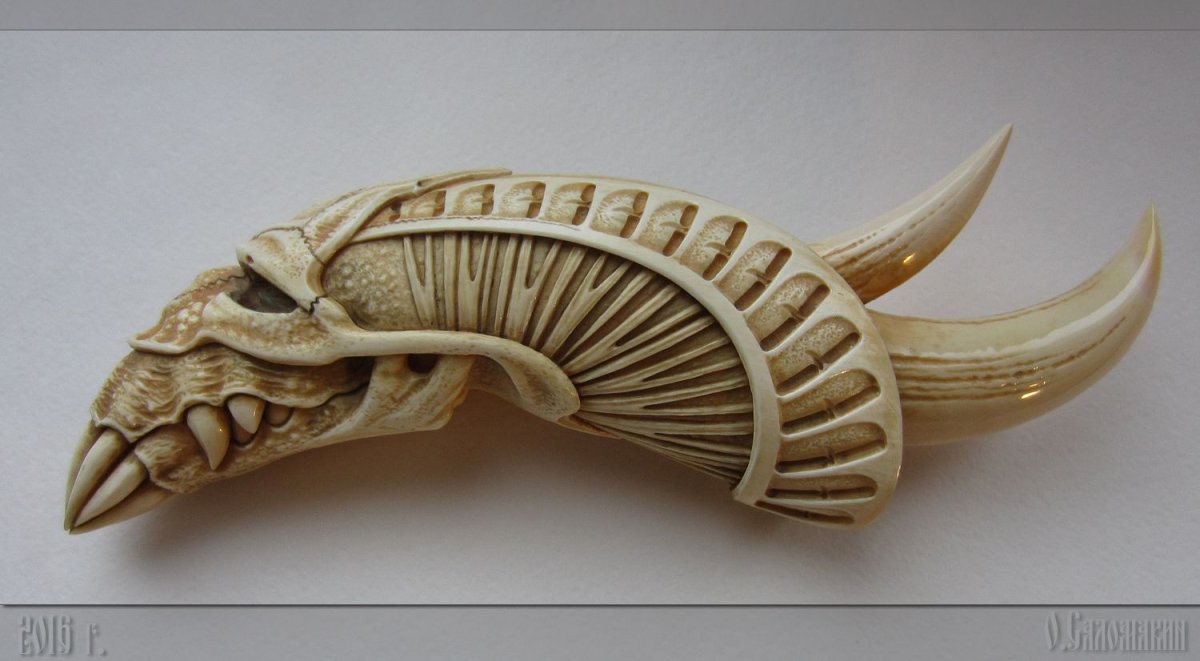 Саломакин Олег резьба по кости киты