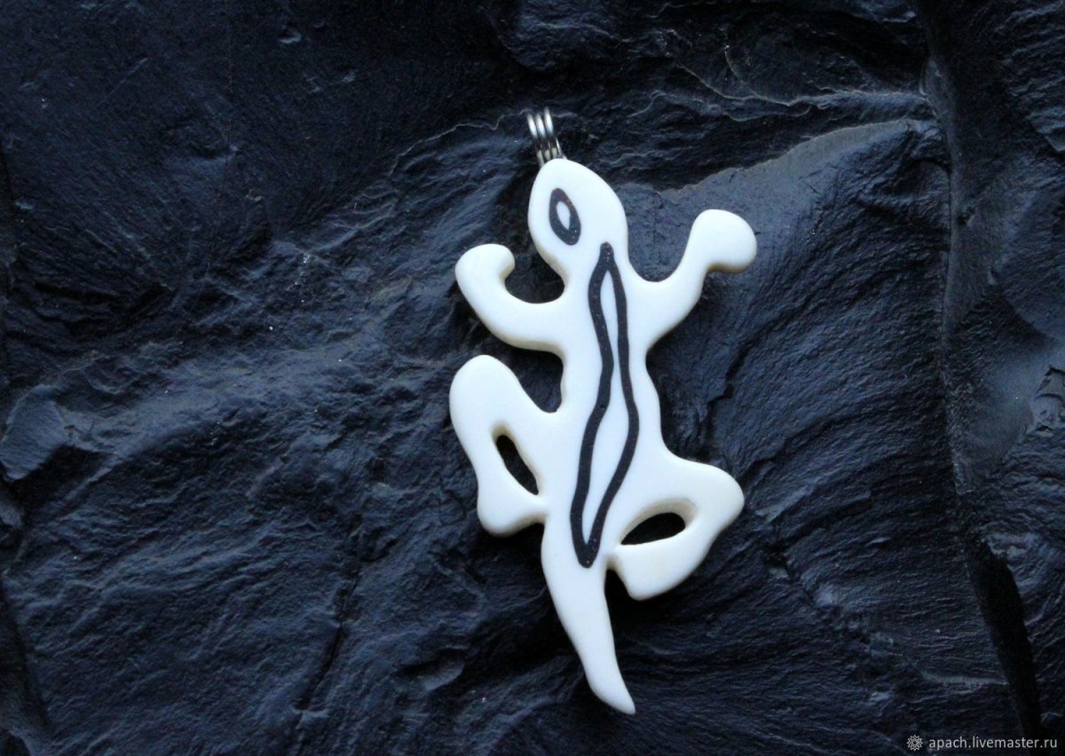 Костяные кулоны