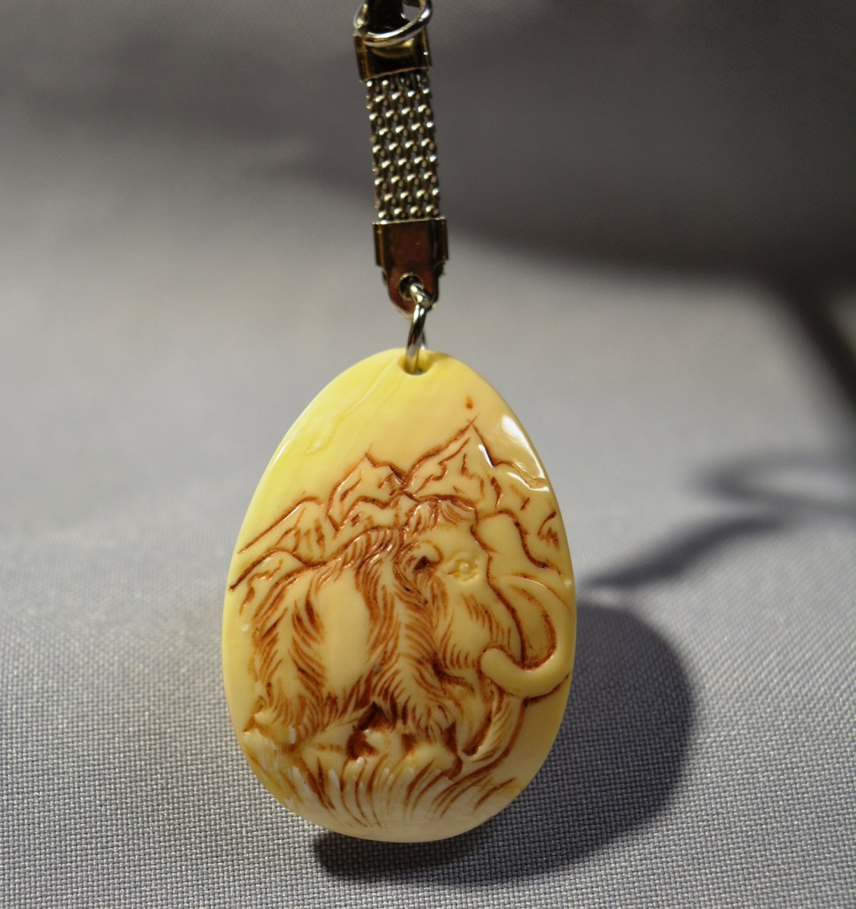 Кулон из бивня