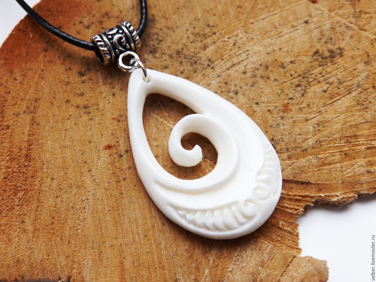 Украшения из кости