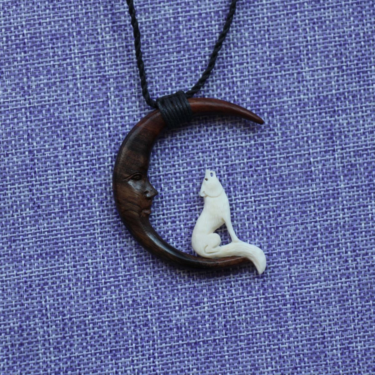 Кулон волчица