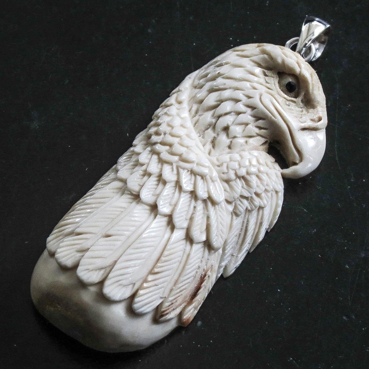 Резьба по кости птицы