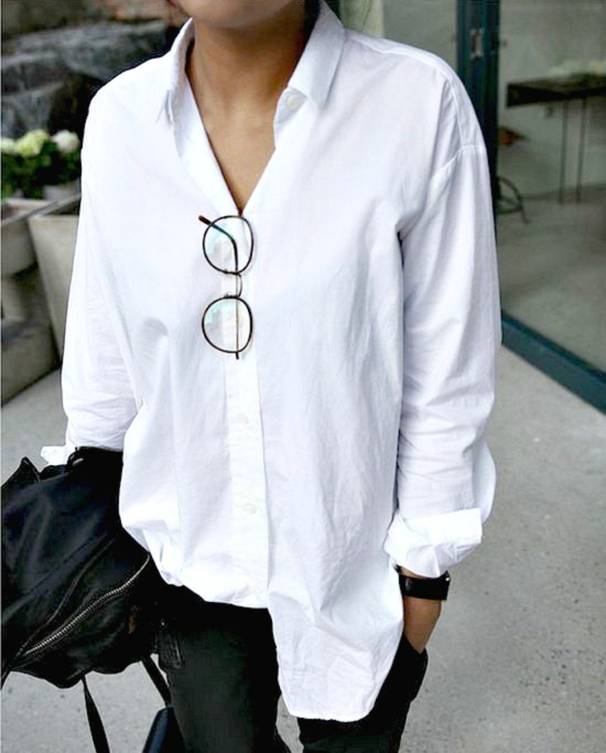 Кожаная юбка и шелковая блузка