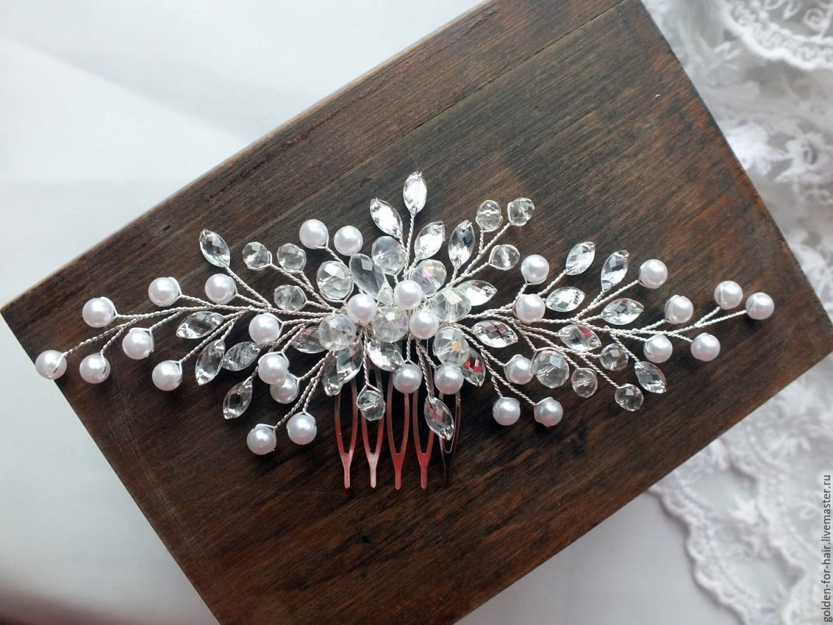 Свадебный гребень из бусин