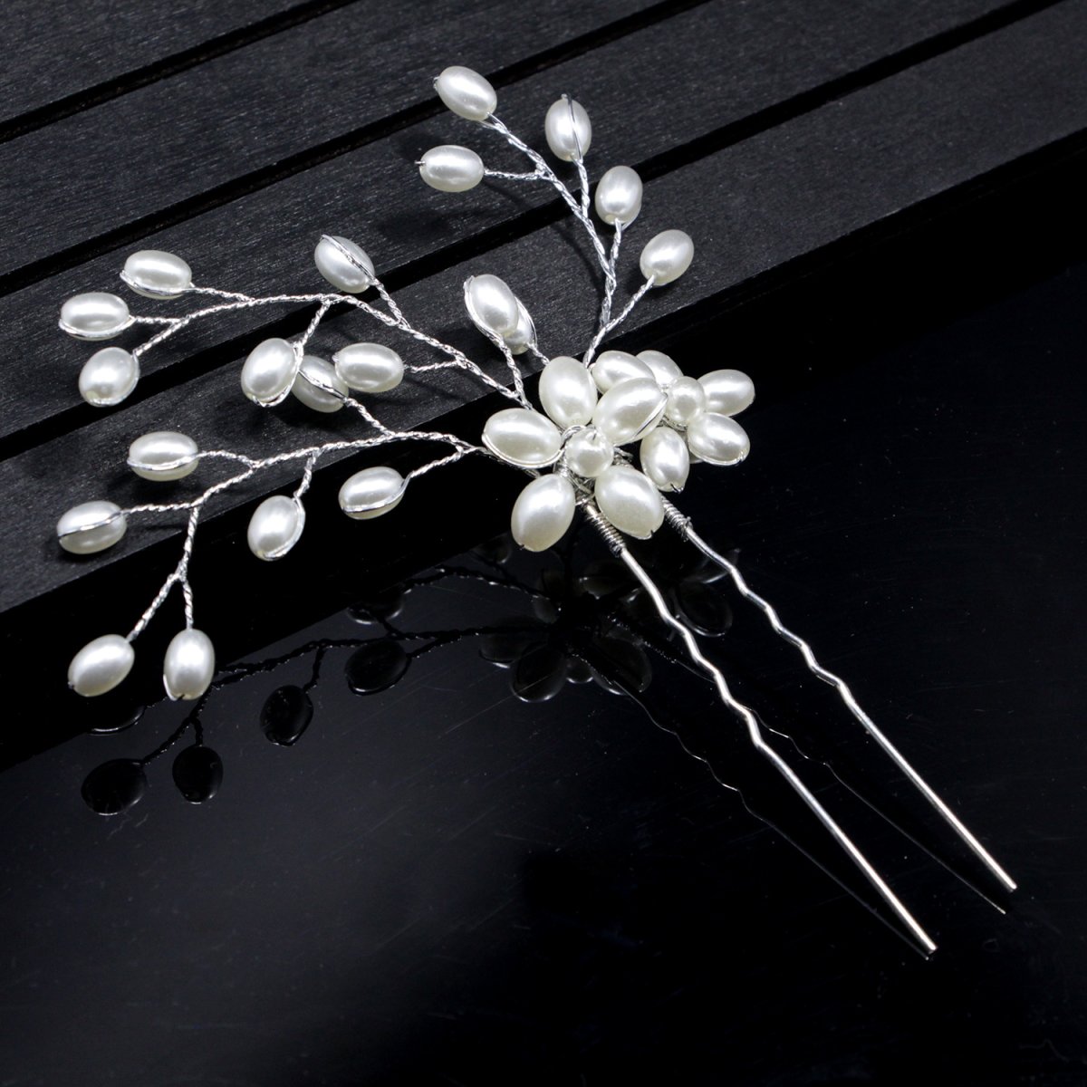 Украшение для волос из бусин