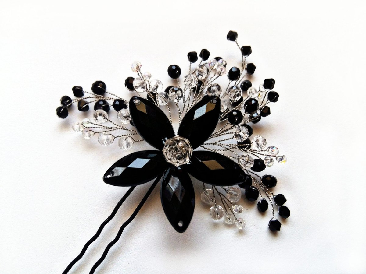 Украшения для волос из черных бусин