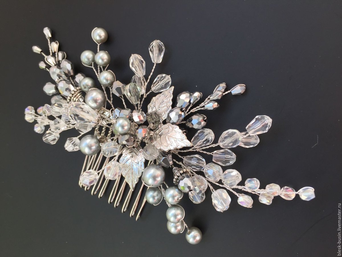 Украшение для волос из бусин и проволоки