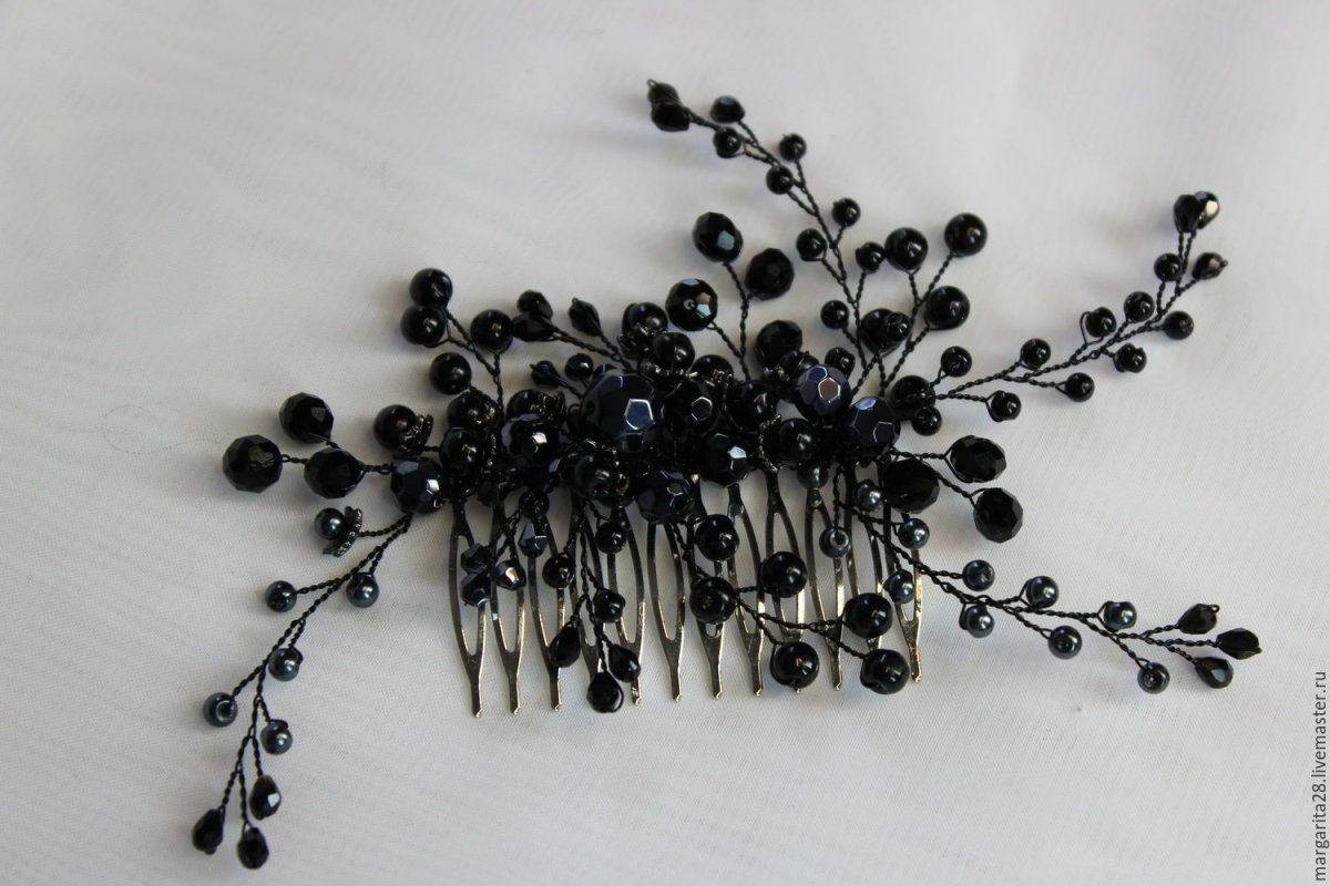 Украшения для волос из бусин черное