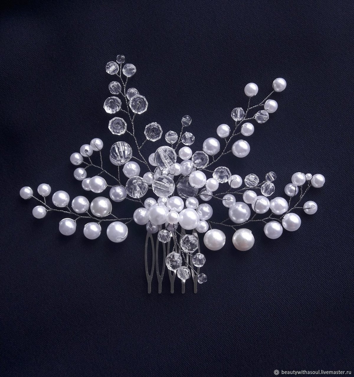 Украшение для волос из бусин