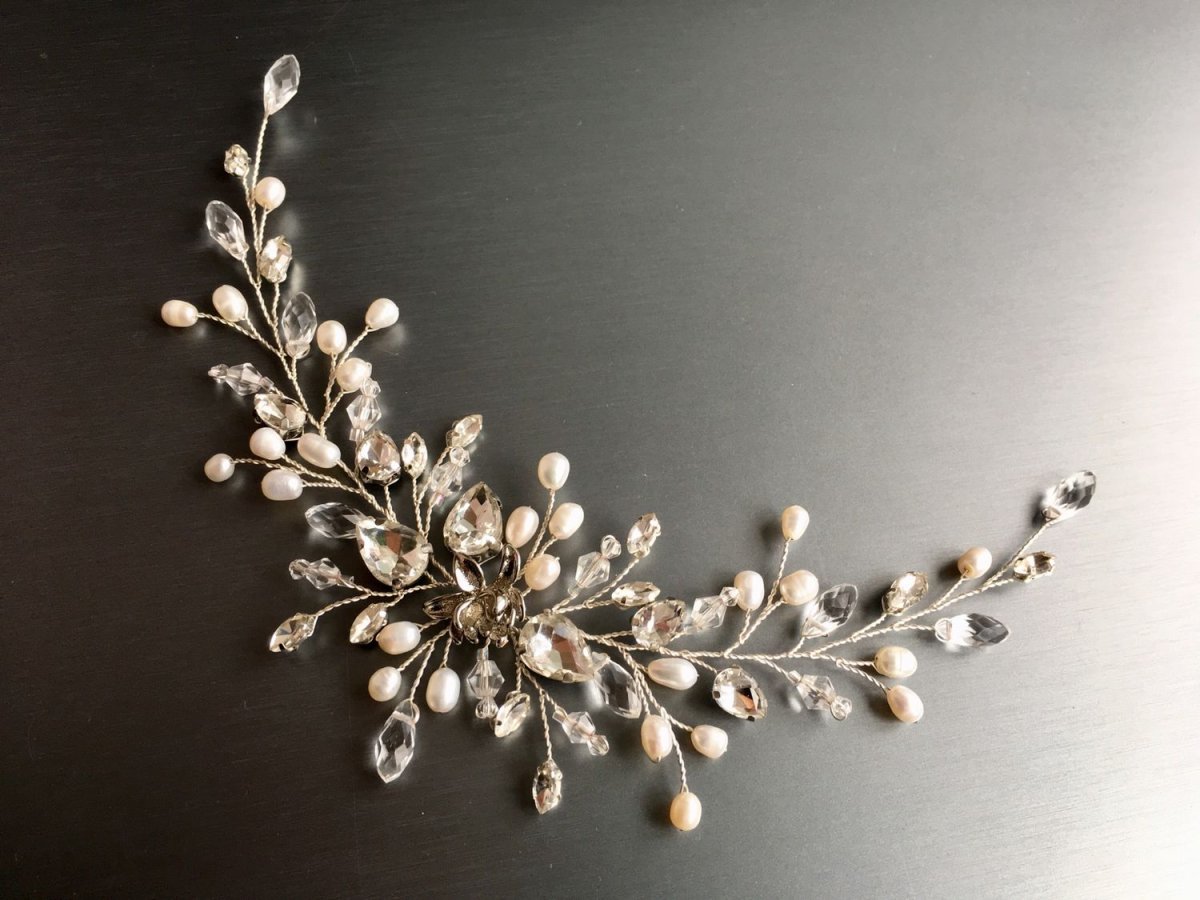 Веточка в прическу