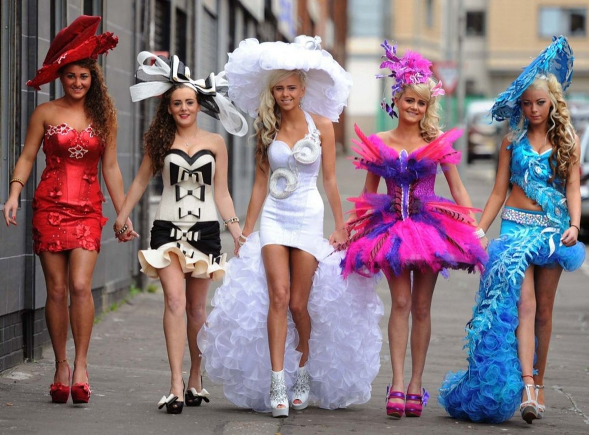 Красивые девушки и кони