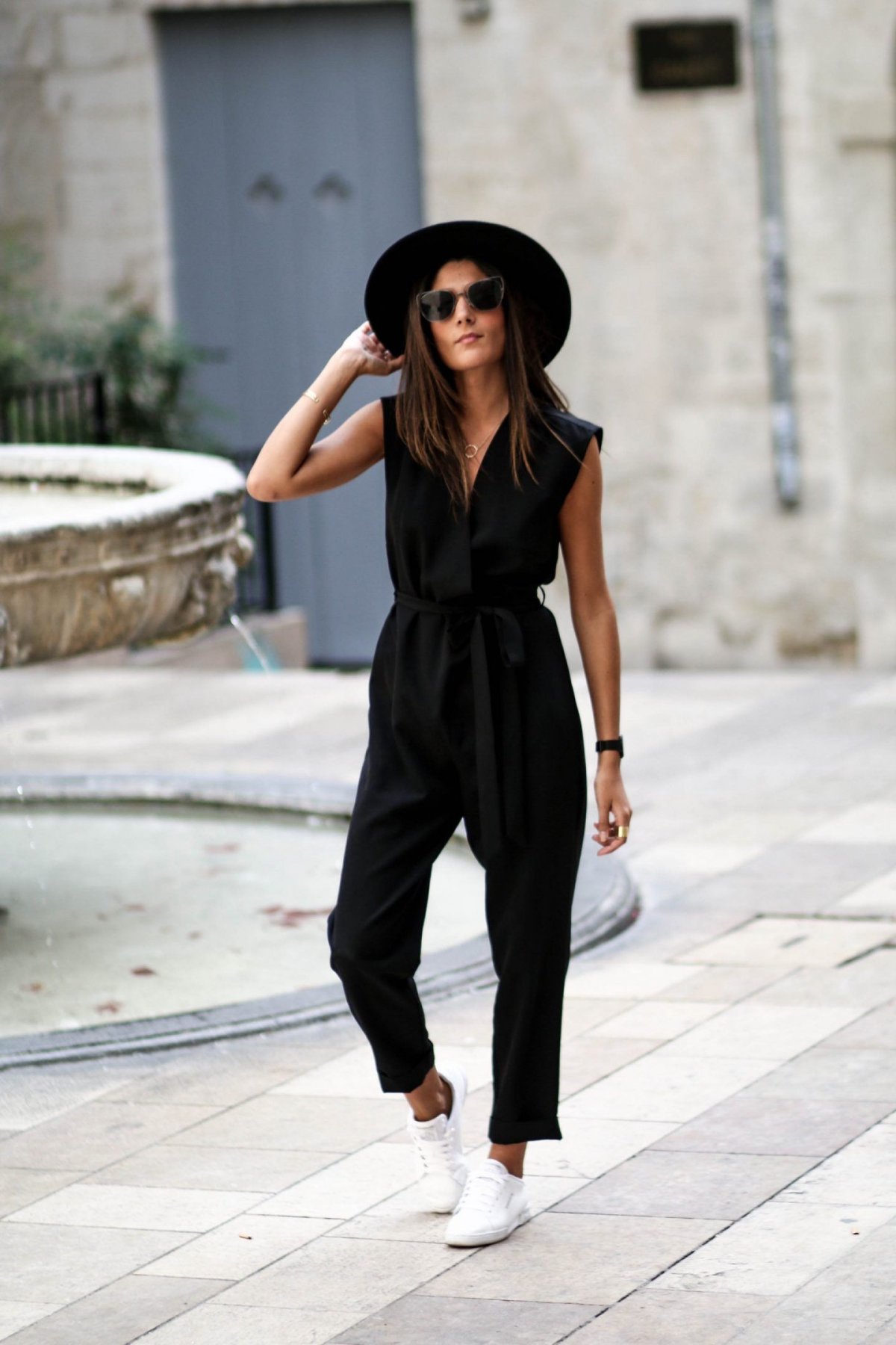 Стильный образ черный комбинезон