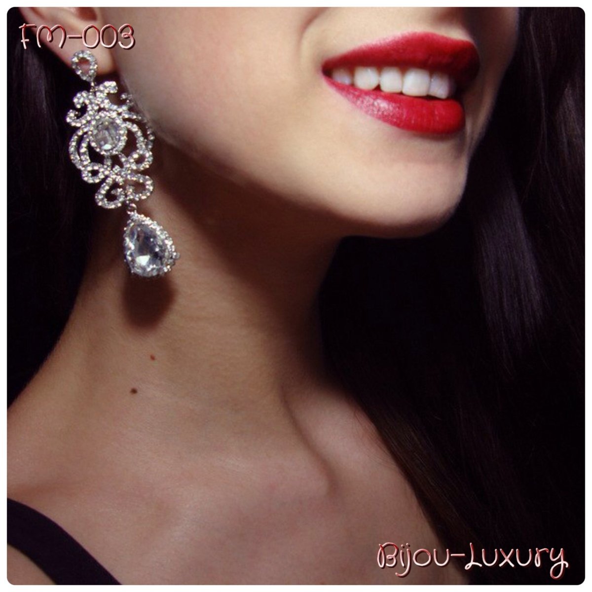 Серьги на девушке