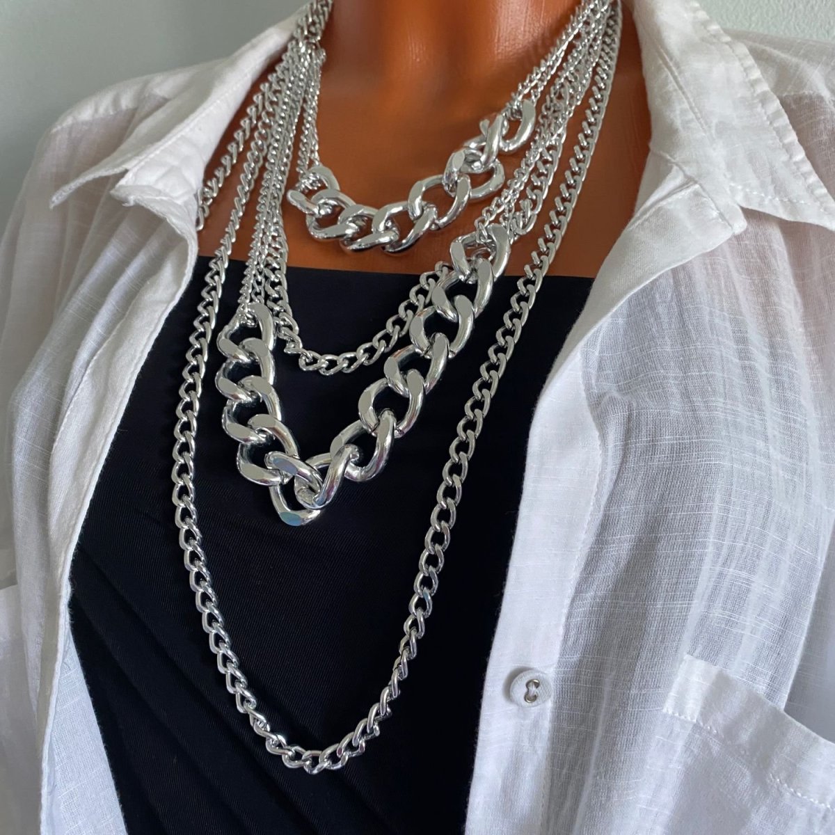 Крупные украшения на шею